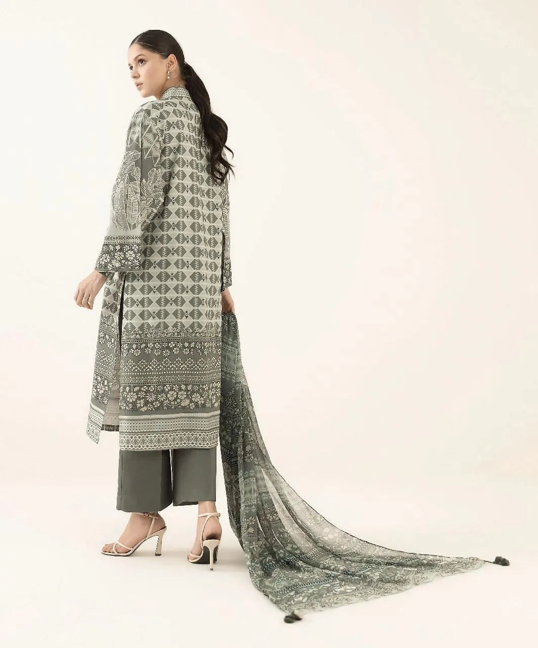 3 Pcs Women's Unstitched Printed Suit